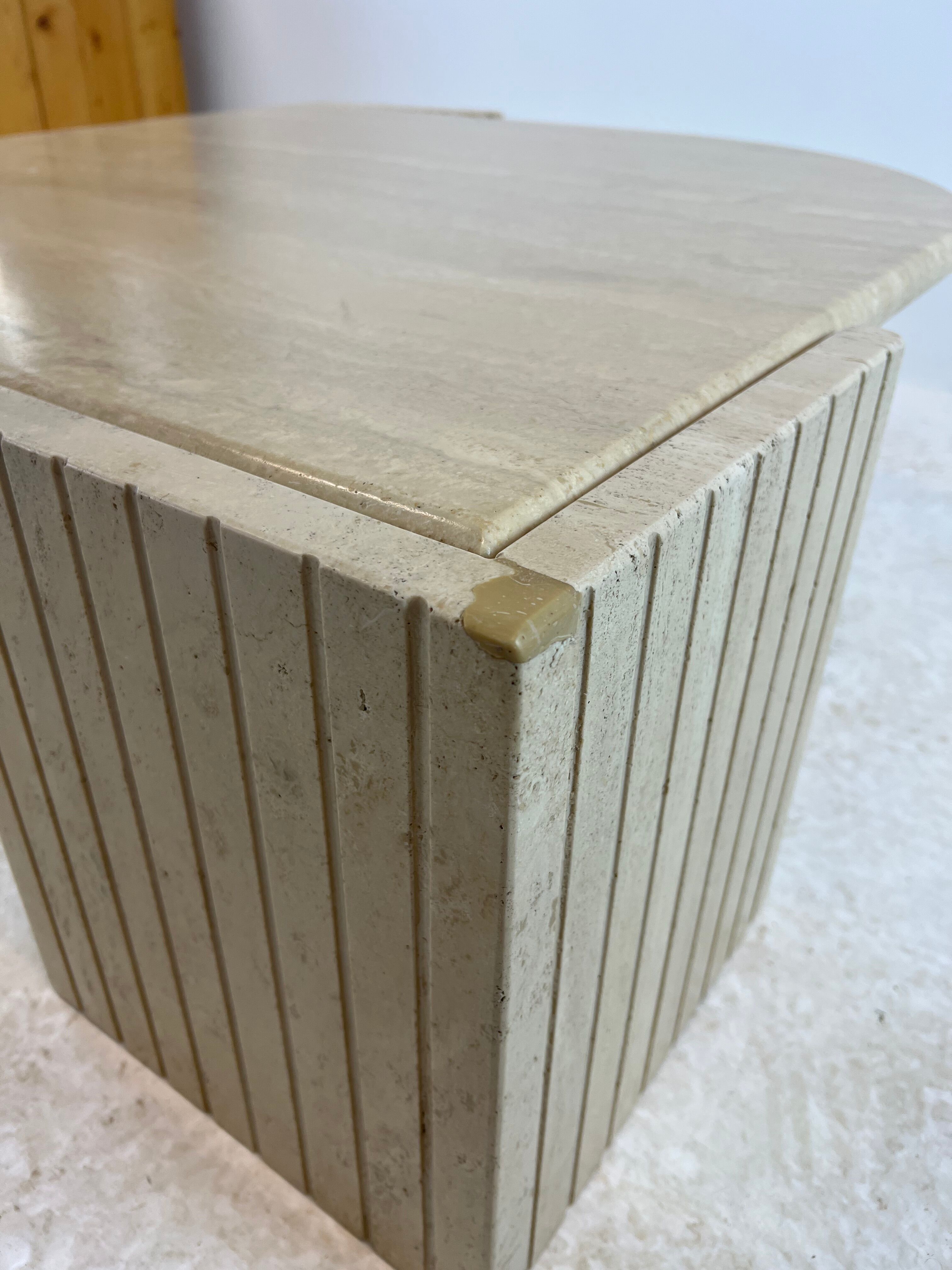 Coffee table Roche Bobois "eye" in travertine, 1970