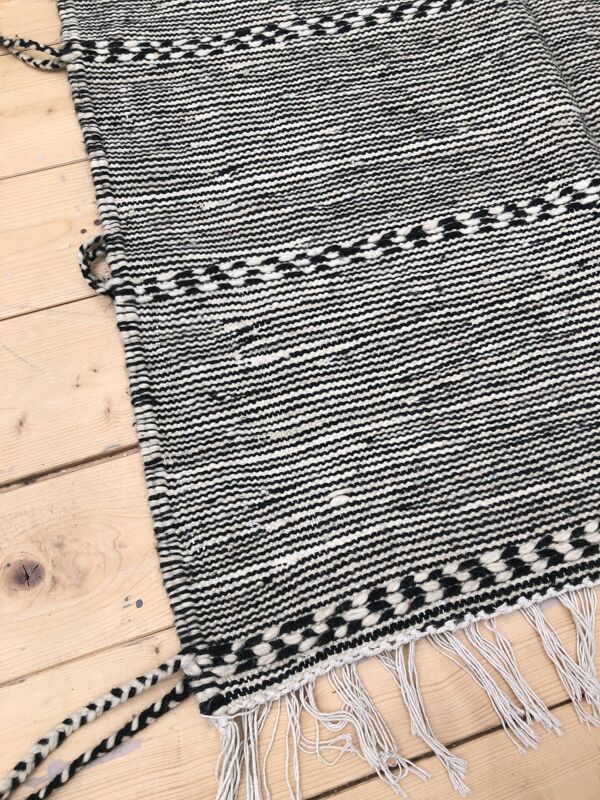 Tapis berbère marocain Kilim Zanafi noir et blanc 1,54x0,91m