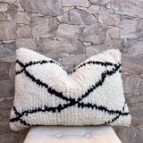 Housse de coussin en laine boho chez un coussin berbère Beni Ourain. Les housses de coussin boho