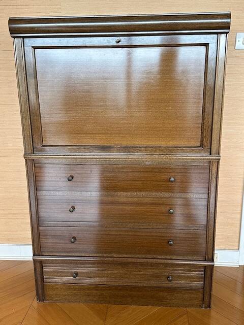 vintage mahogany bar cabinet with front-opening drawers in English style
