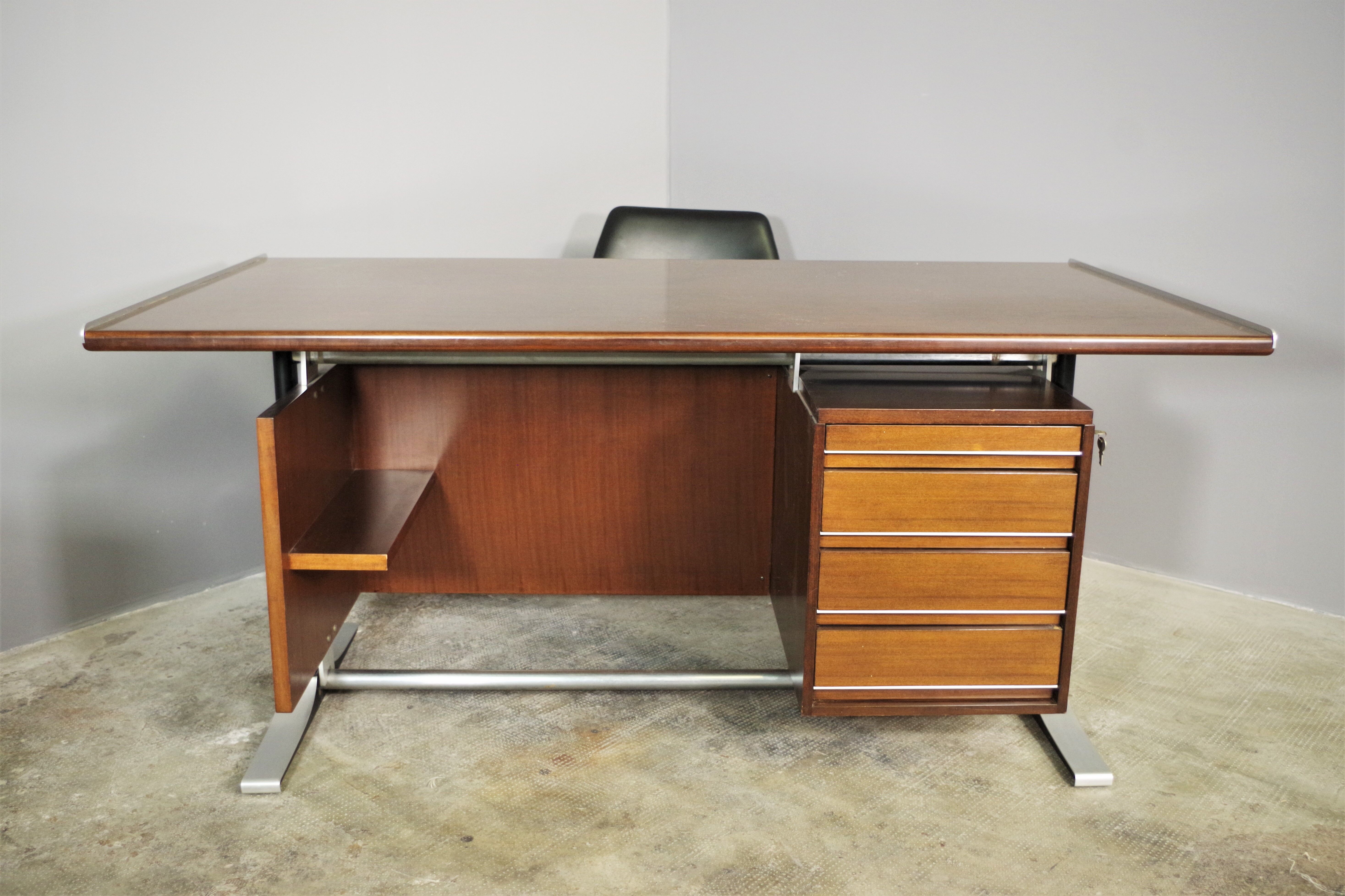 Desk and two chairs by Fantoni, 1960, set of 3