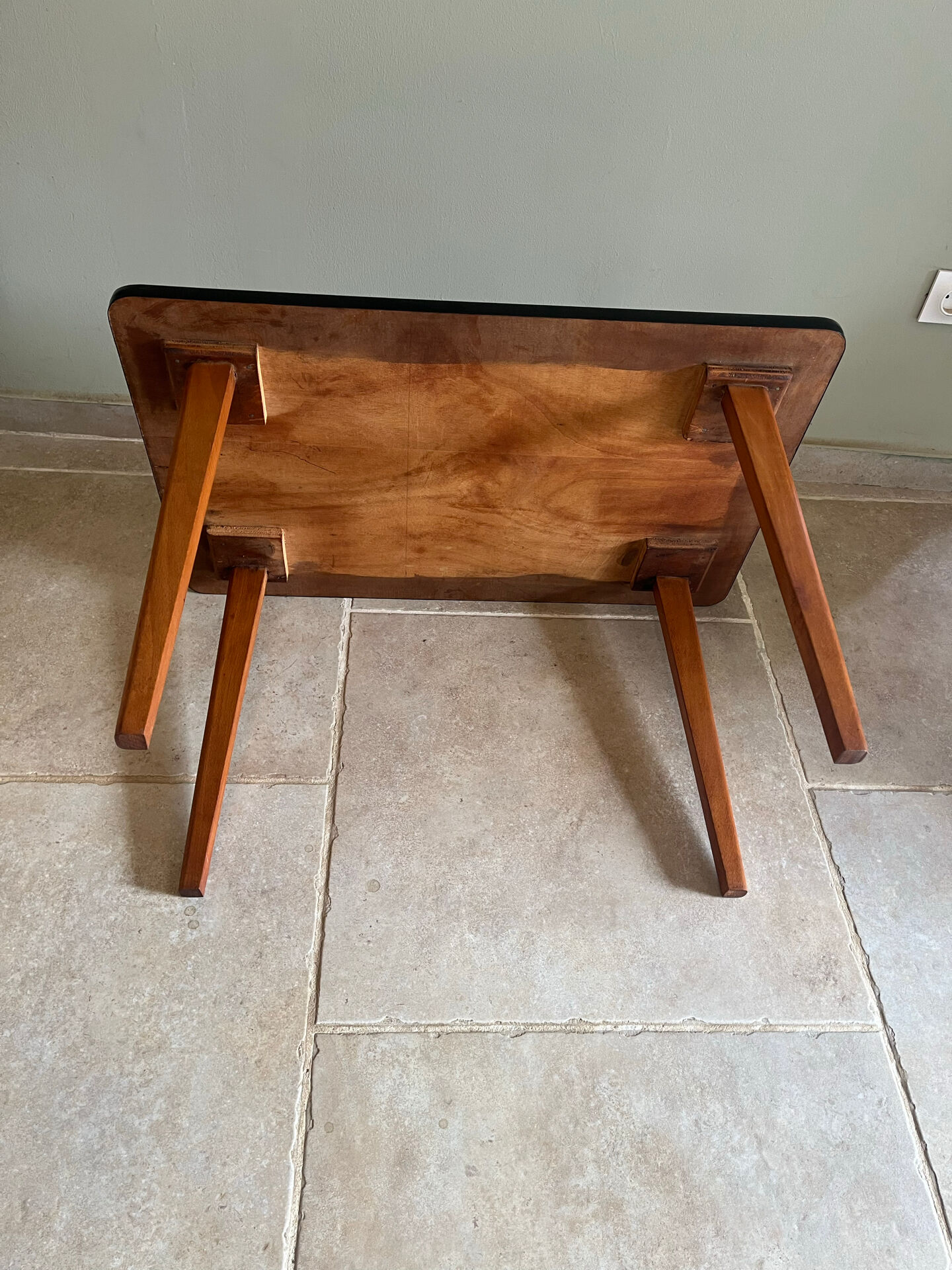 Mid-century coffee table with tapered legs.
