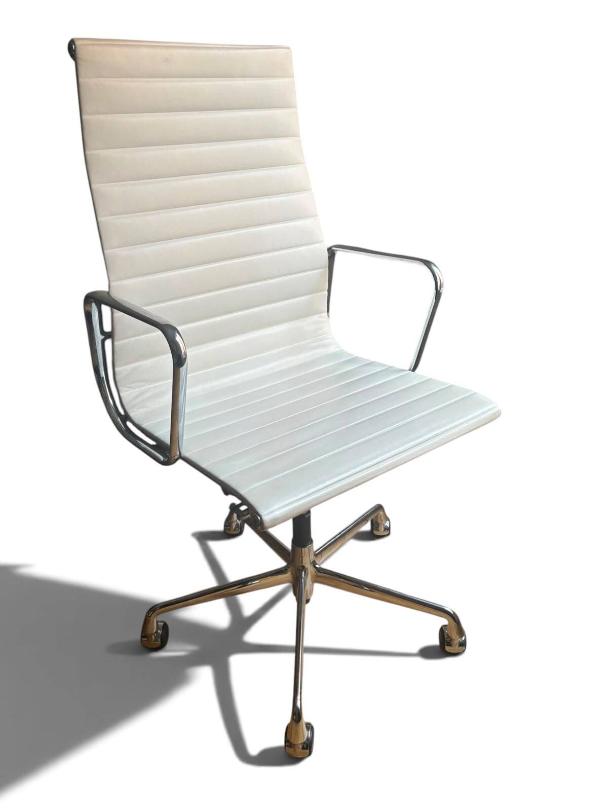 Fauteuil de Bureau Eames EA 119 Cuir Blanc (Herman Miller / Vitra 1970)