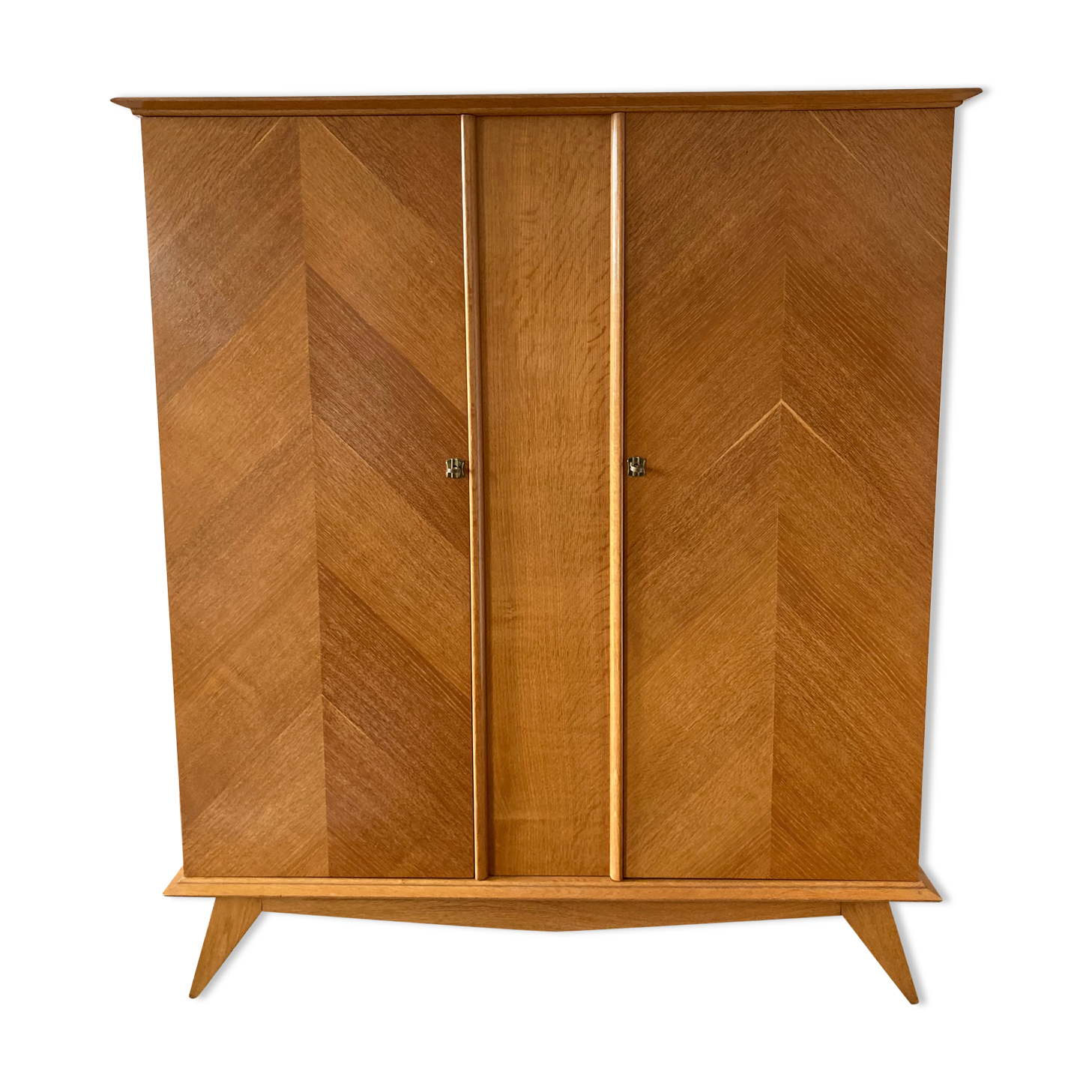 Compass foot cabinet