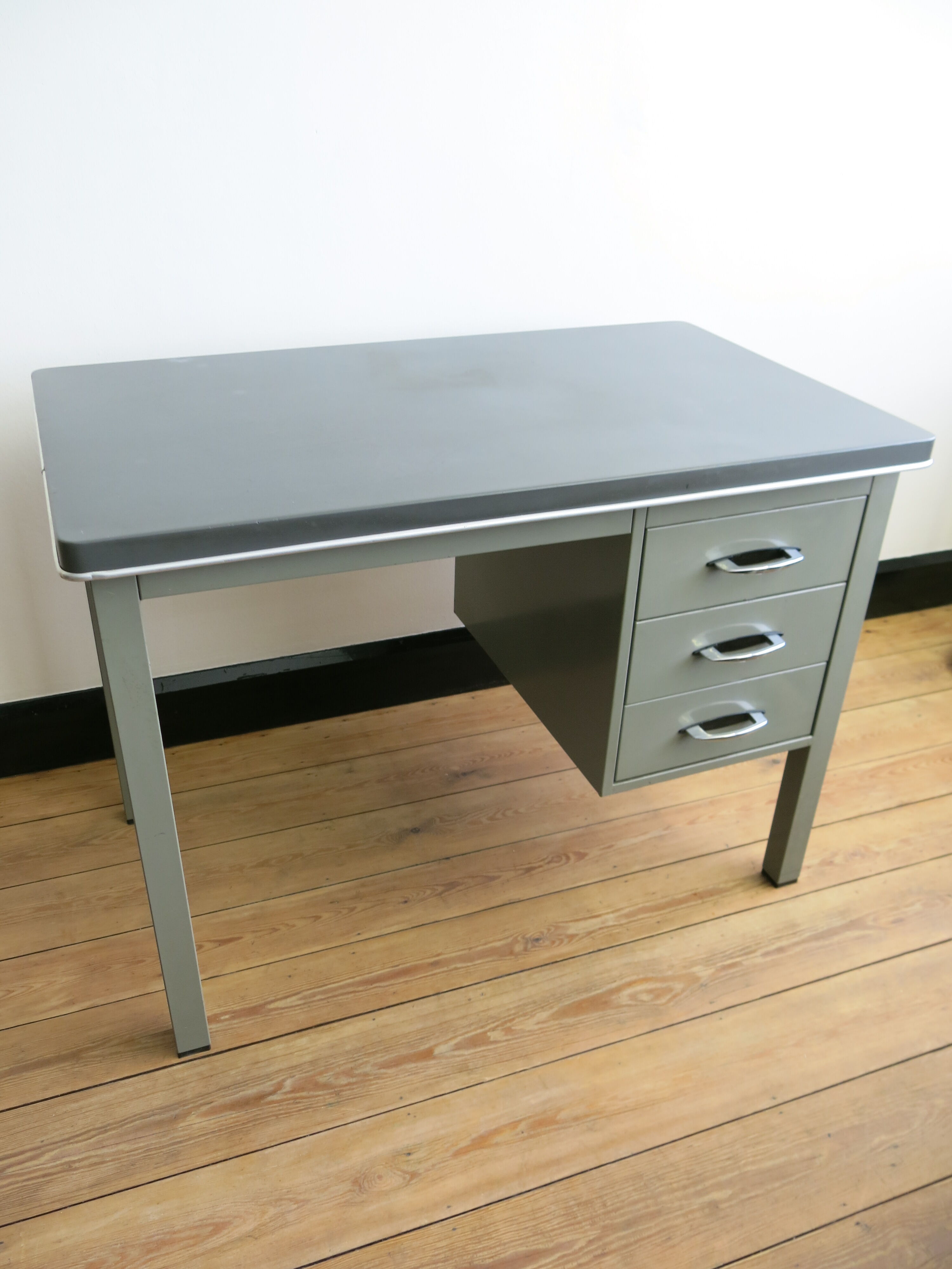 Metal industrial tiny desk