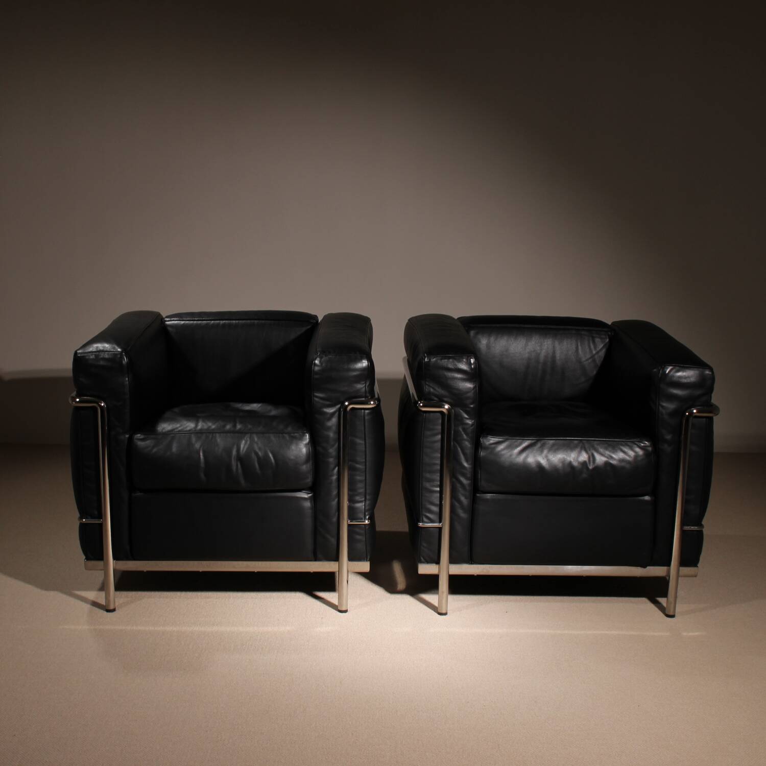 Two ‚LC2‘ Armchairs by Le Corbusier, P. Jeanneret, C. Perriand for Cassina