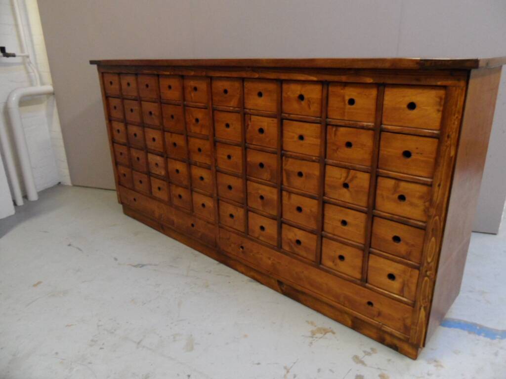 Meuble d'apothicaire vintage avec 52 tiroirs