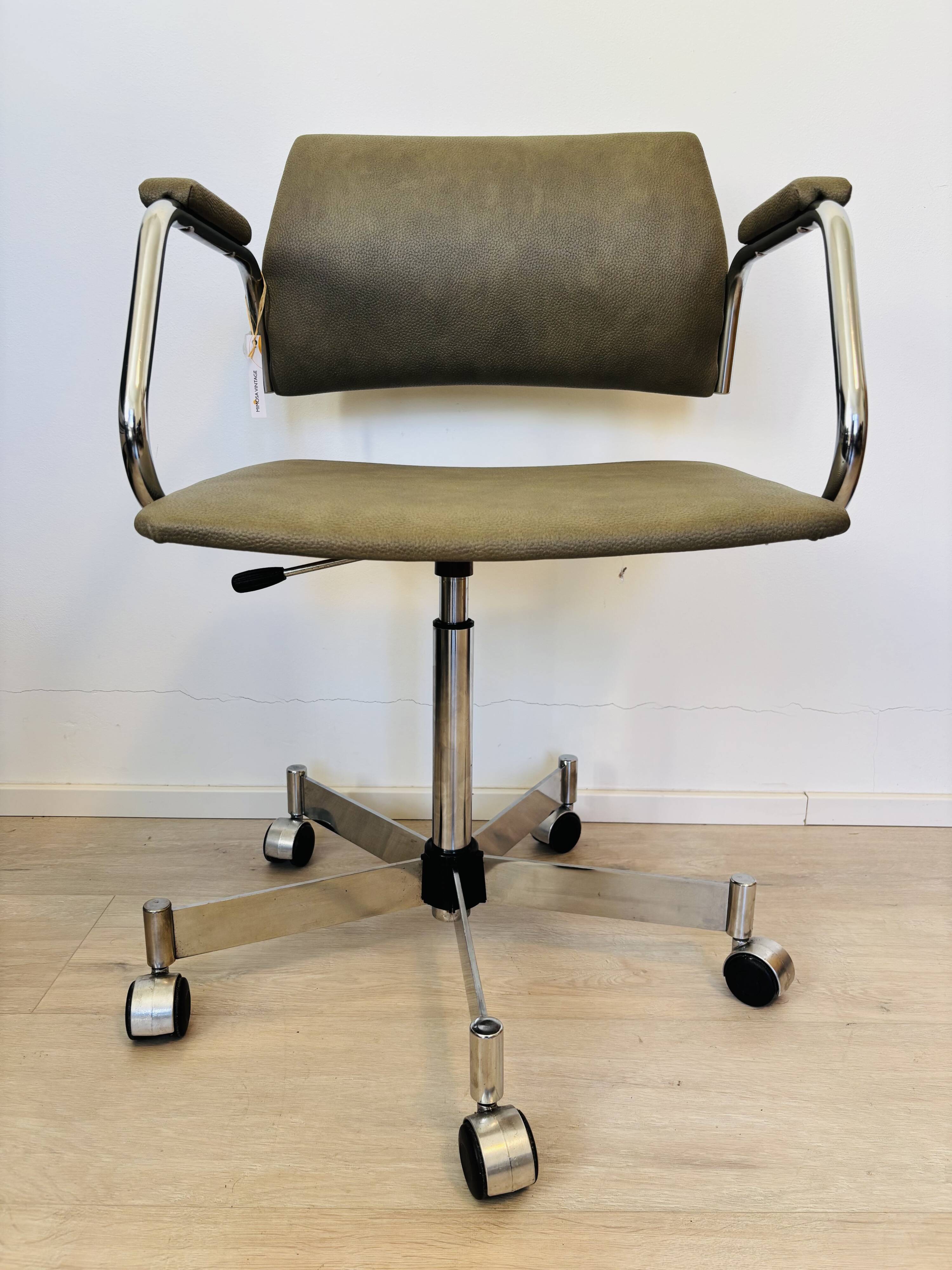 Chaise de bureau vintage kaki par Kovona K-380, Tchécoslovaquie années 1970.