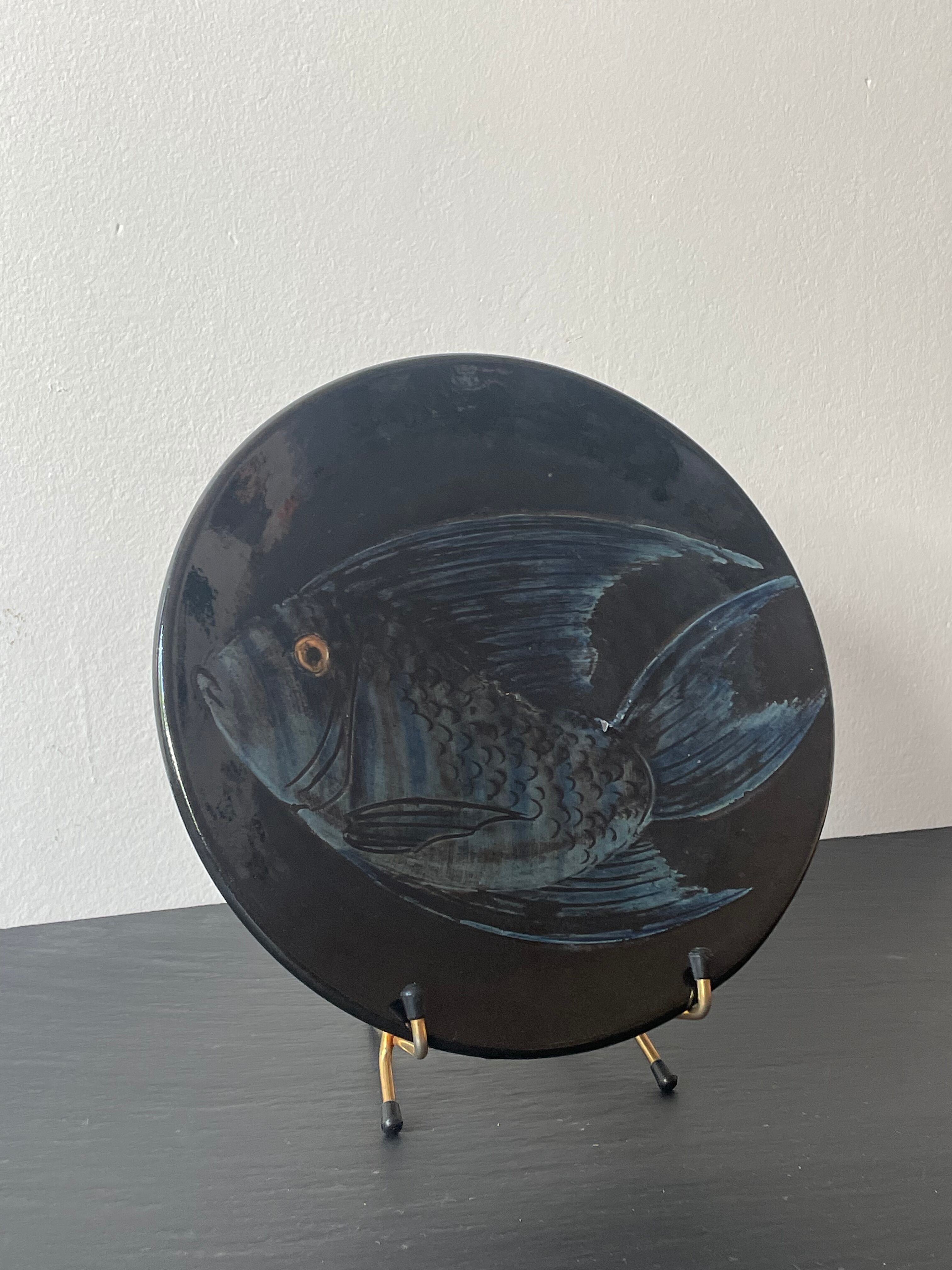 Ceramic fish plate