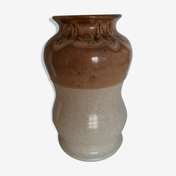 Beige vase lava effect