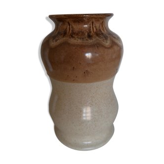 Beige vase lava effect