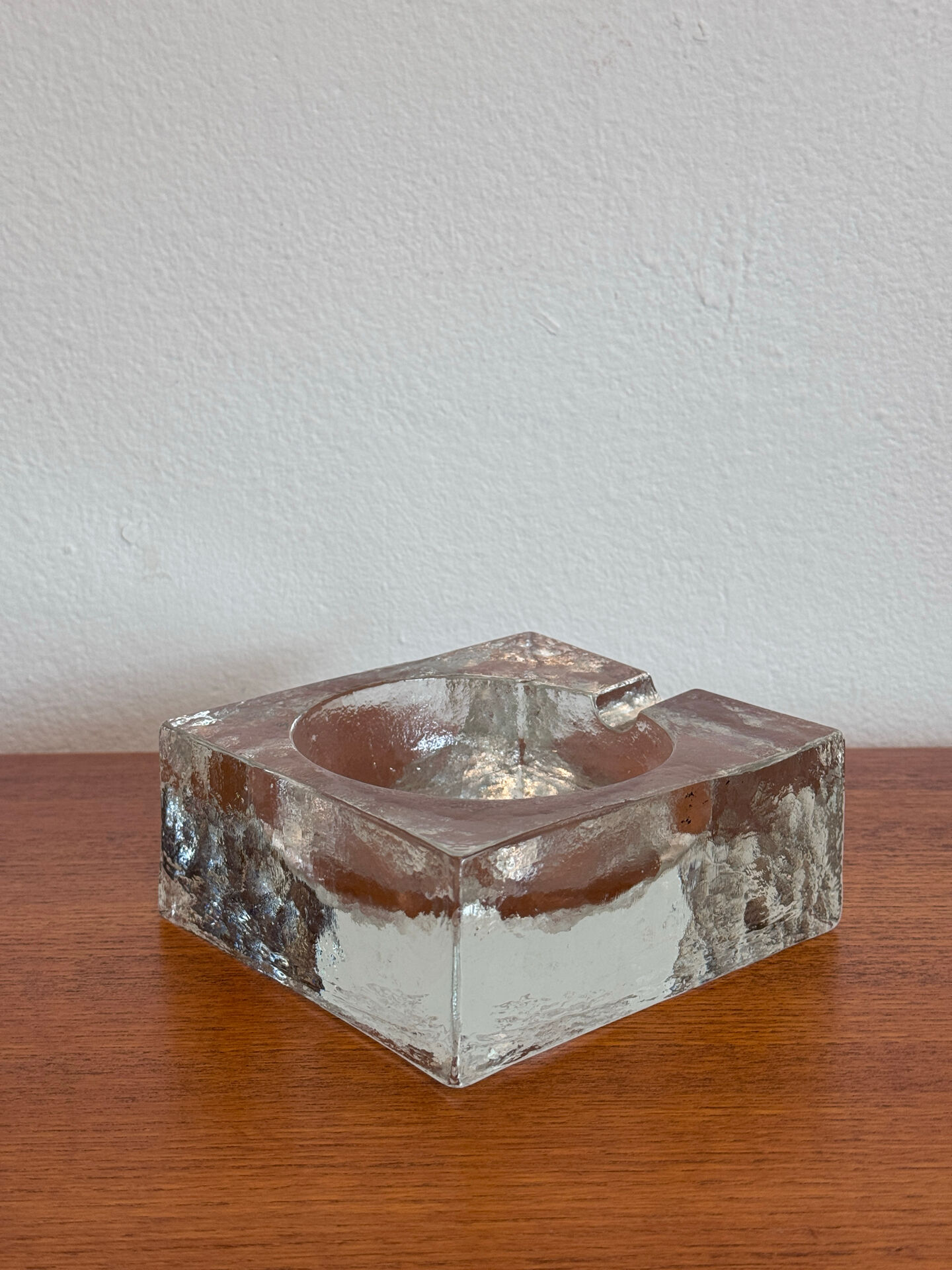 Vintage Brutalist schaal / asbak ijsglas