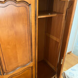 Armoire 3 portes en merisier style Régence