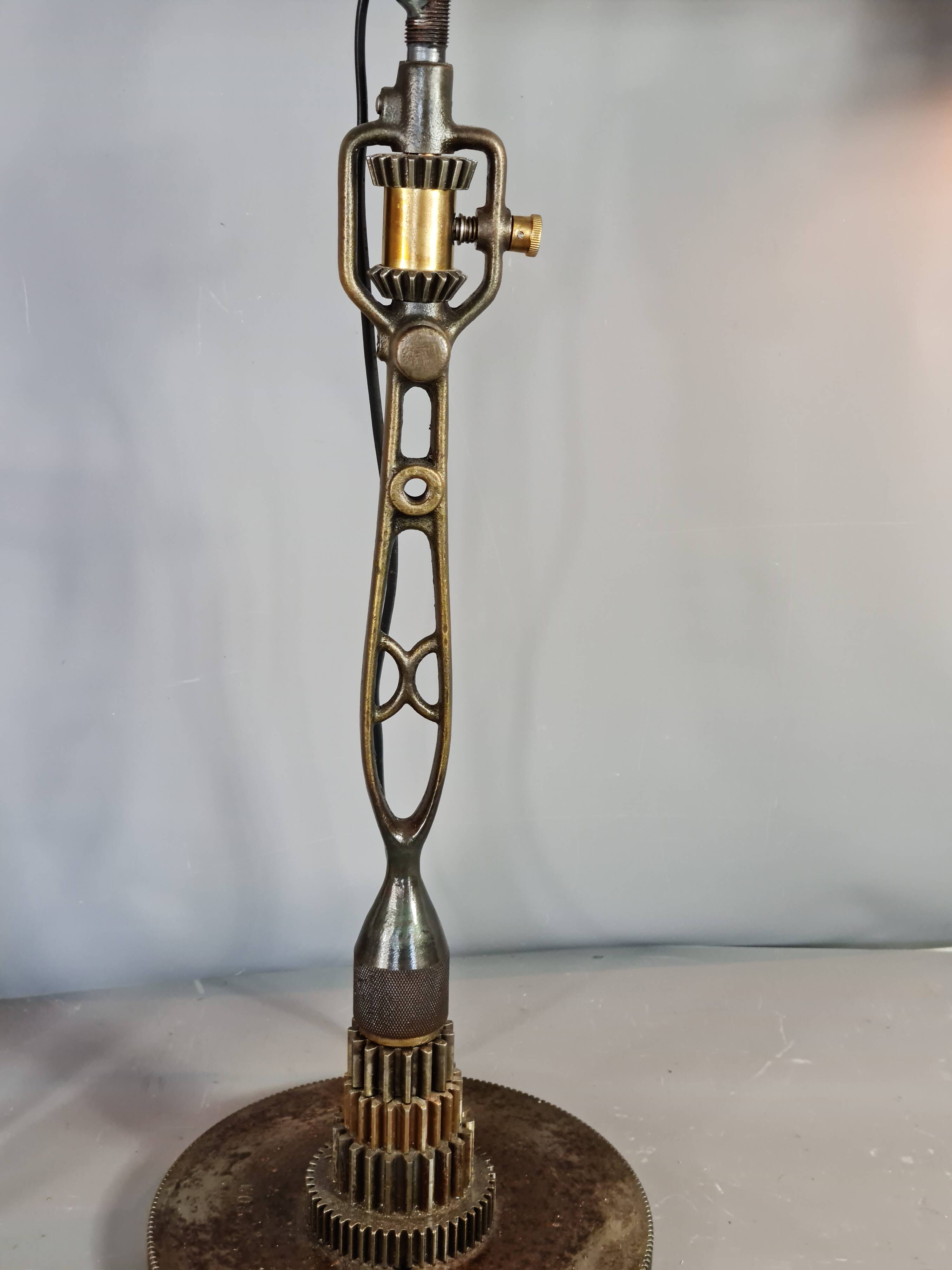 Industrial table or desk lamp, orientable. H.54 cm