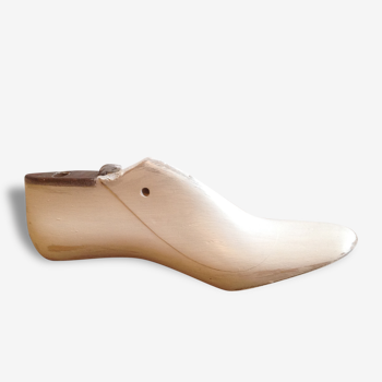 Patinated shoe white