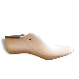 Patinated shoe white