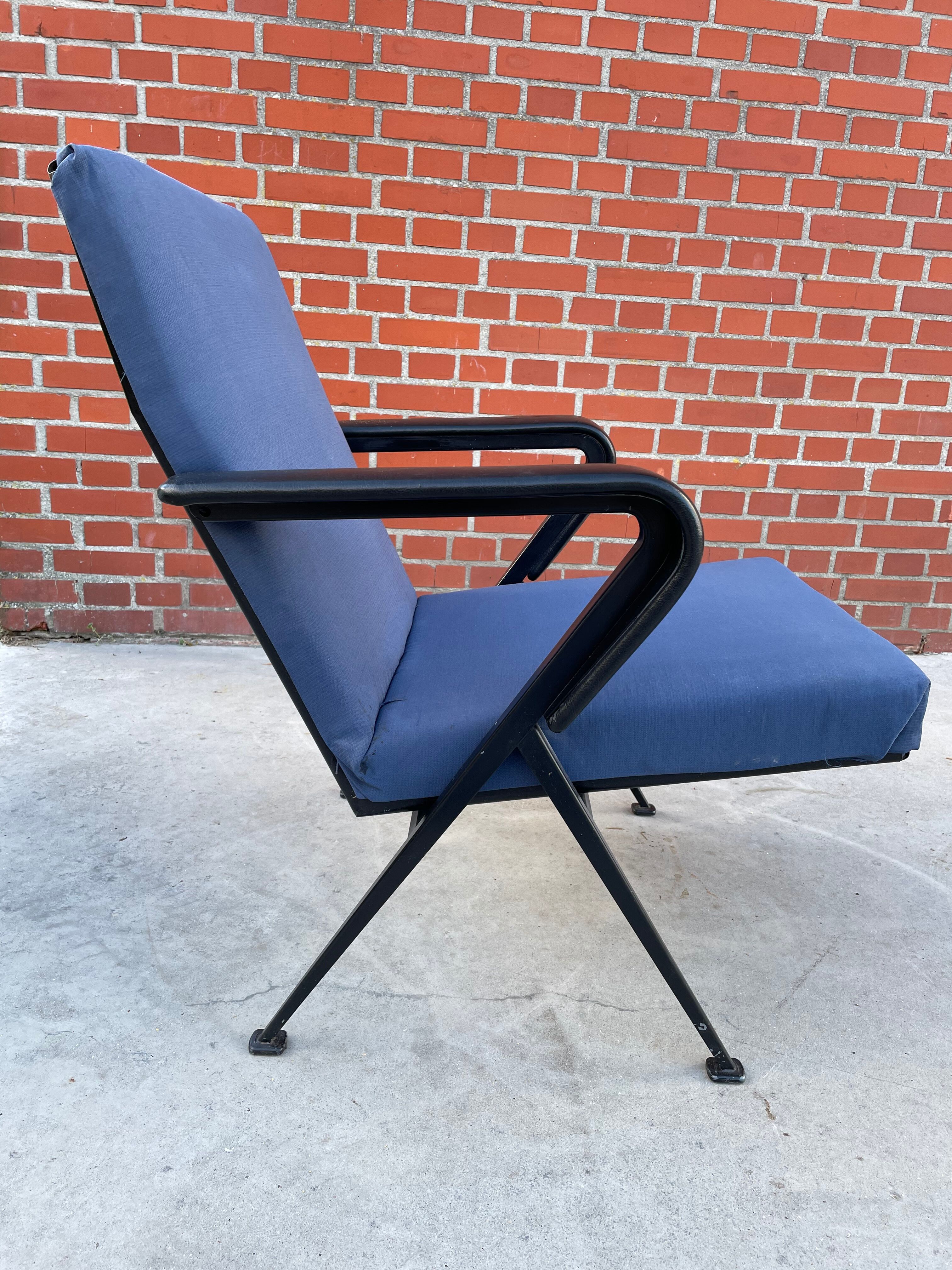 set of 2 Repose armchairs by Friso Kramer for Ahrend de Cirkel