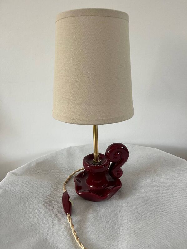 Lampe en porcelaine bordeaux
