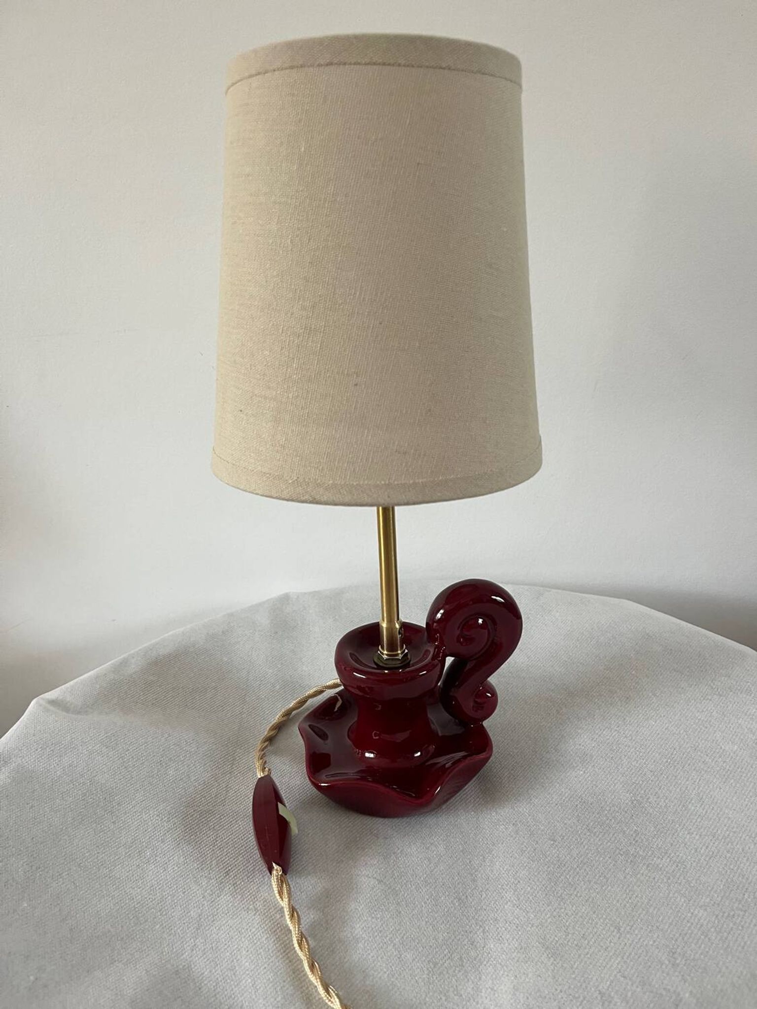 Burgundy porcelain lamp