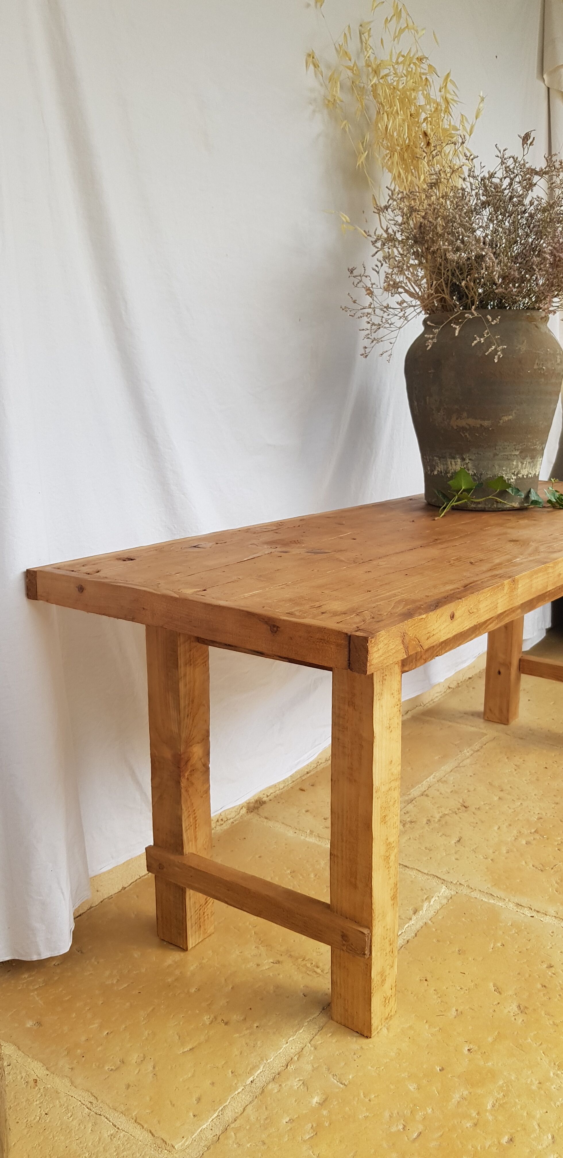 Table basse brutaliste
