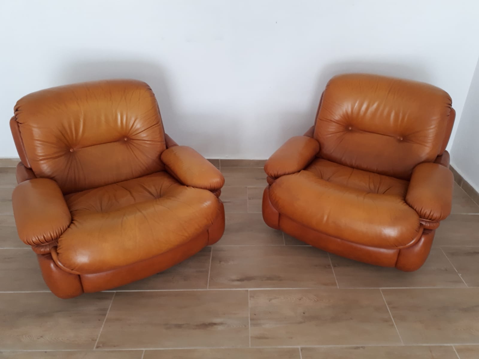 Pair of armchairs, Italy, 70