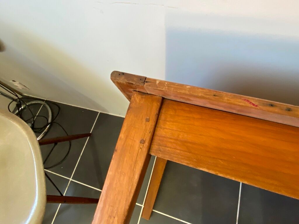 Solid wood coffee table with 1 drawer