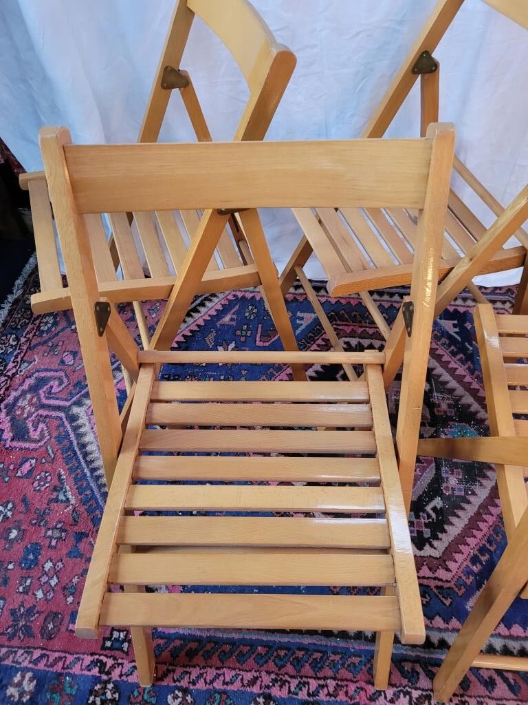 Set of 4 folding chairs in varnished wood