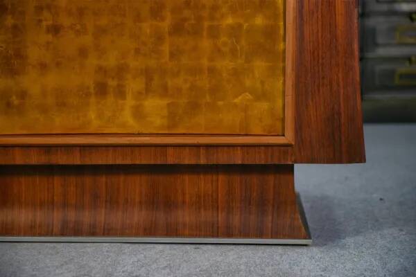 Buffet Art Déco en palissandre et porte dorée à la feuille attribué à Maison Dominique 1940’s