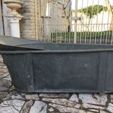 Zinc bathtub of the nineteenth