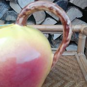 Jug in slipware apple