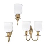 Trois appliques en laiton et verre opaque, années 50