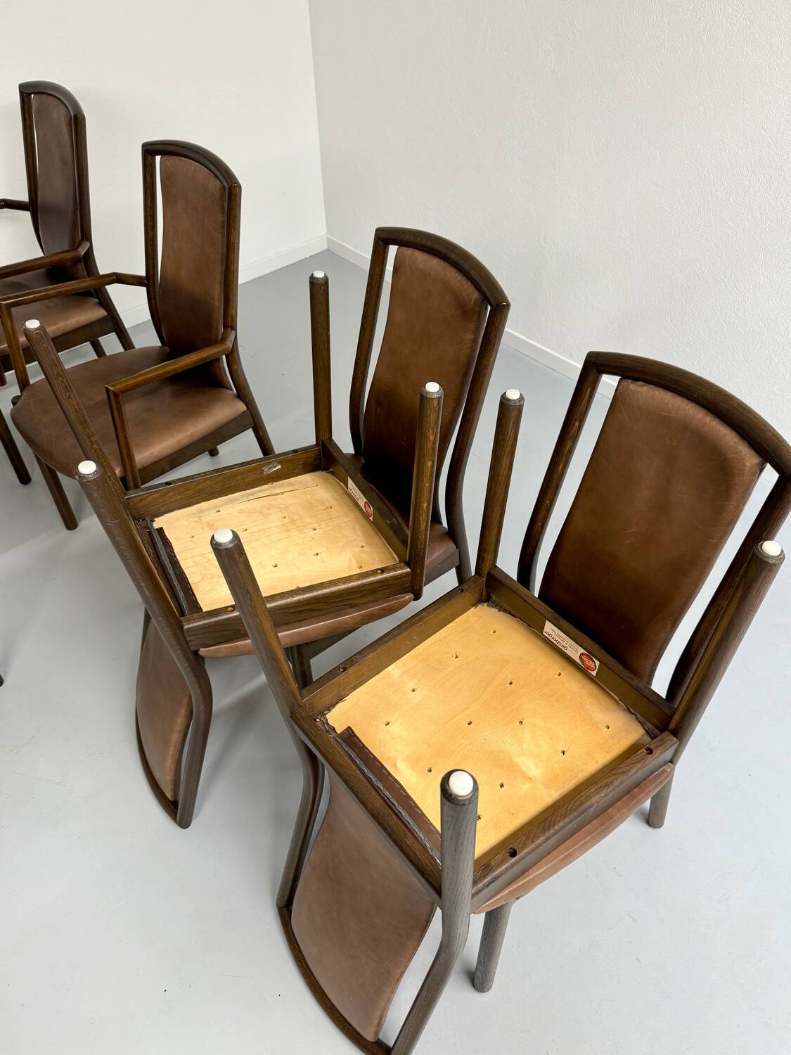 Set of 8 wooden and thick leather armchairs, Girsberger design, 80s