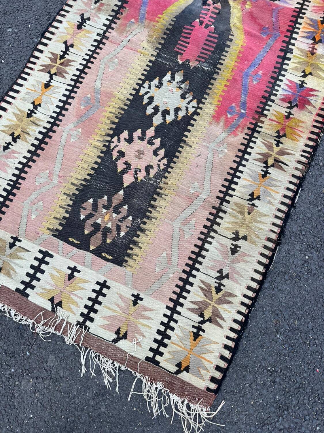 Antique kilim rug with a deep patina – 135 x 91 cm