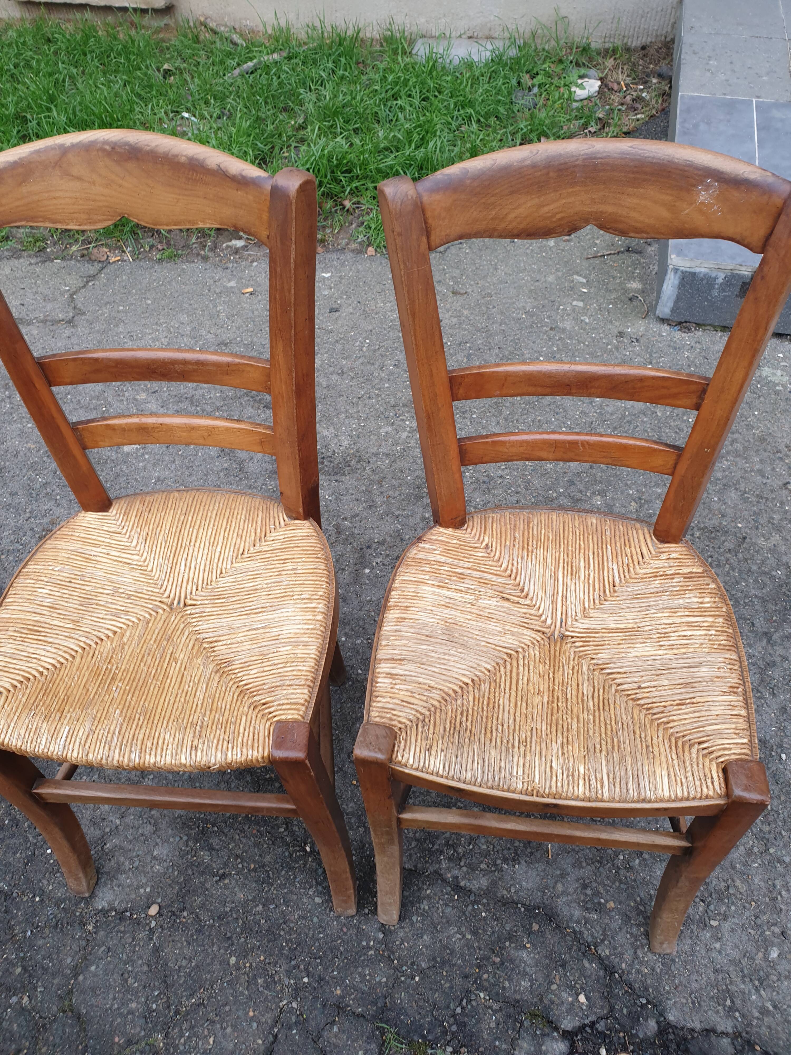 Pair of chairs paillé