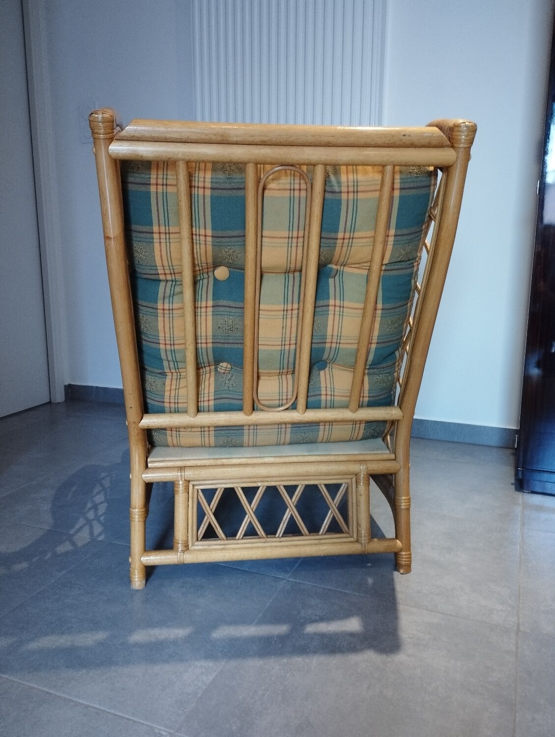Vintage armchair in bamboo and rattan with a tartan pattern.