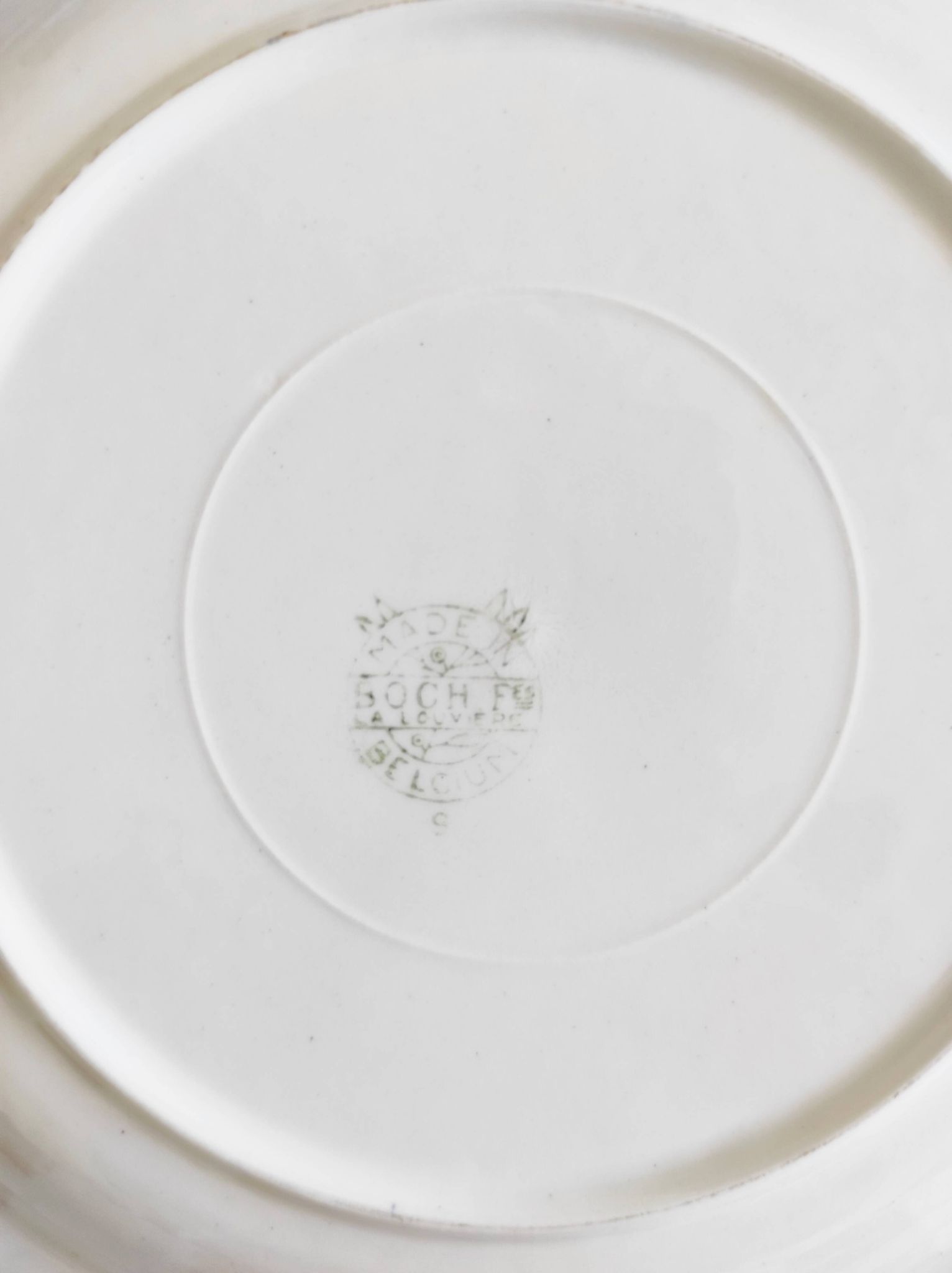 Dessert plate Boch Frères model Grand Bouquet