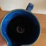 Pichet en céramique bleu signé Laboute