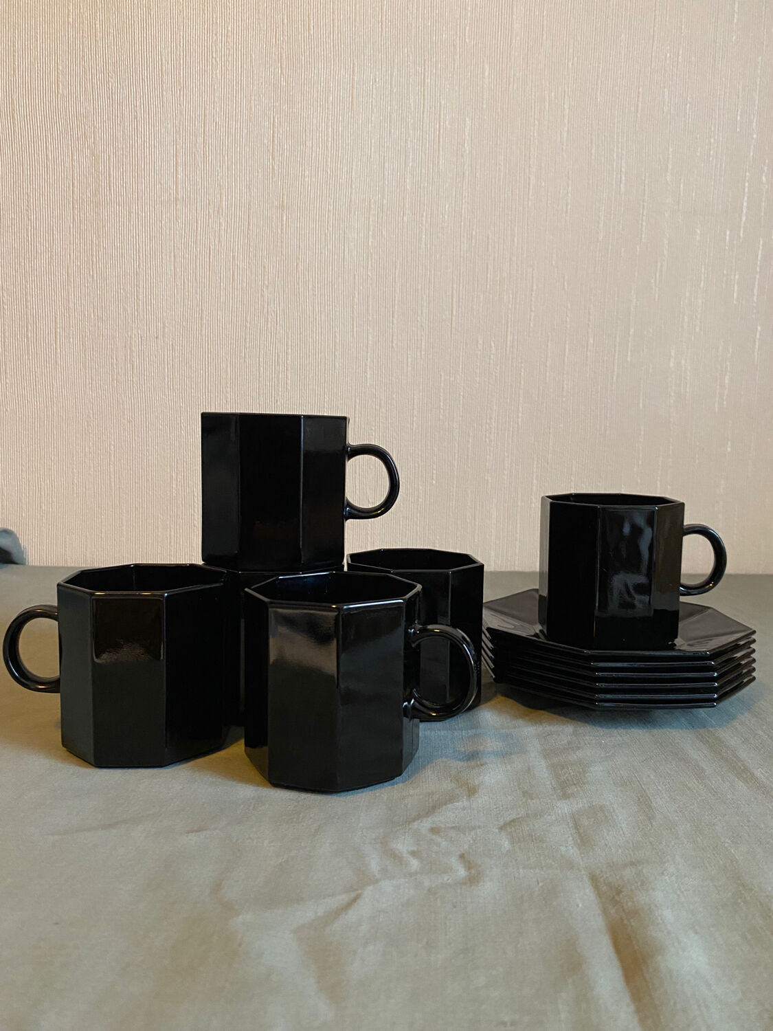Set of 6 Arcoroc cups and saucers, 1980