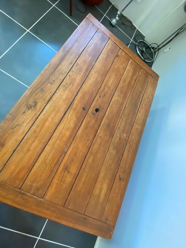 Solid wood coffee table with 1 drawer