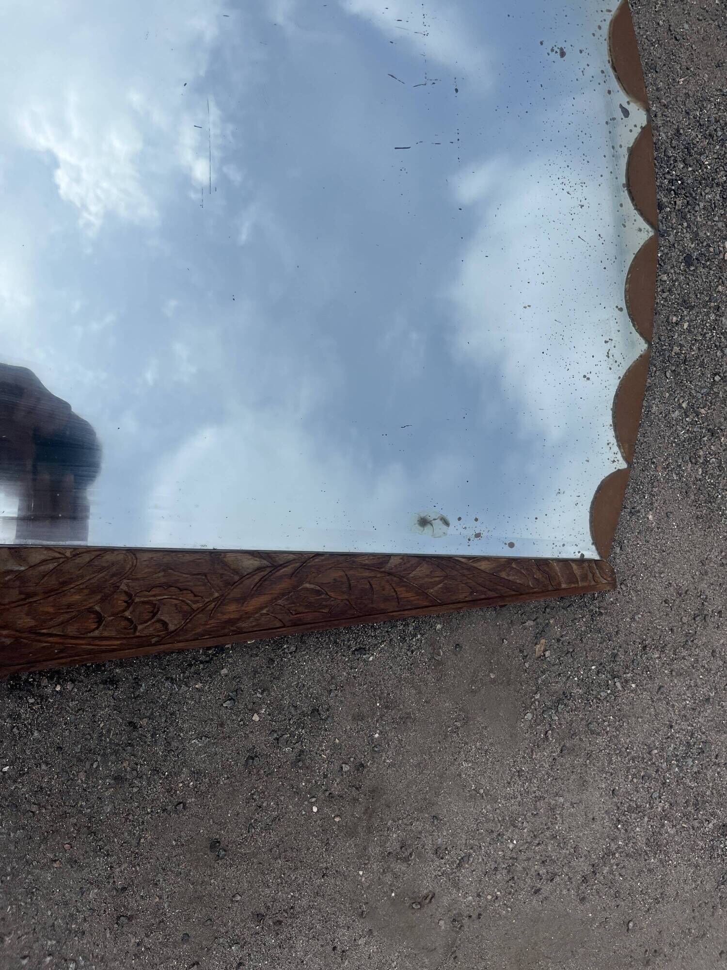 Art Deco mirror with carved wood, featuring floral motifs from the 1930s.