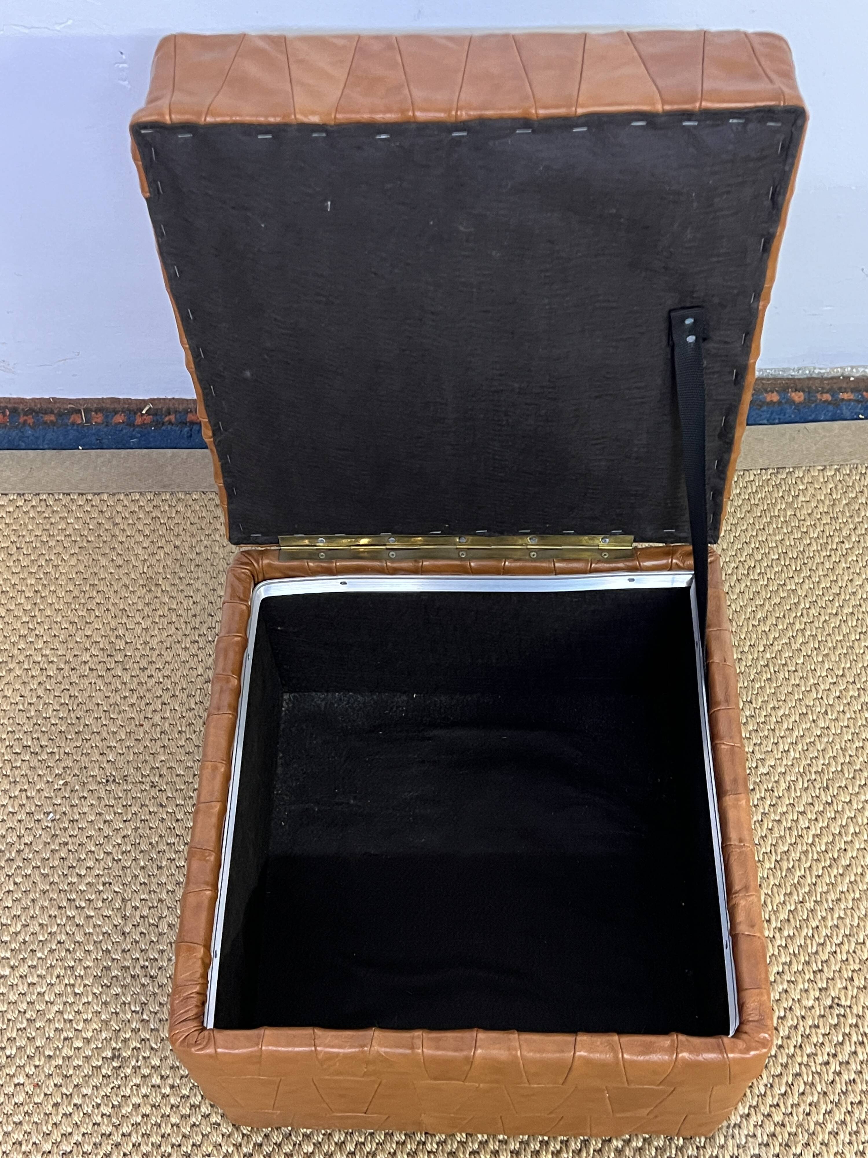 Vintage Sede leather pouf with chest