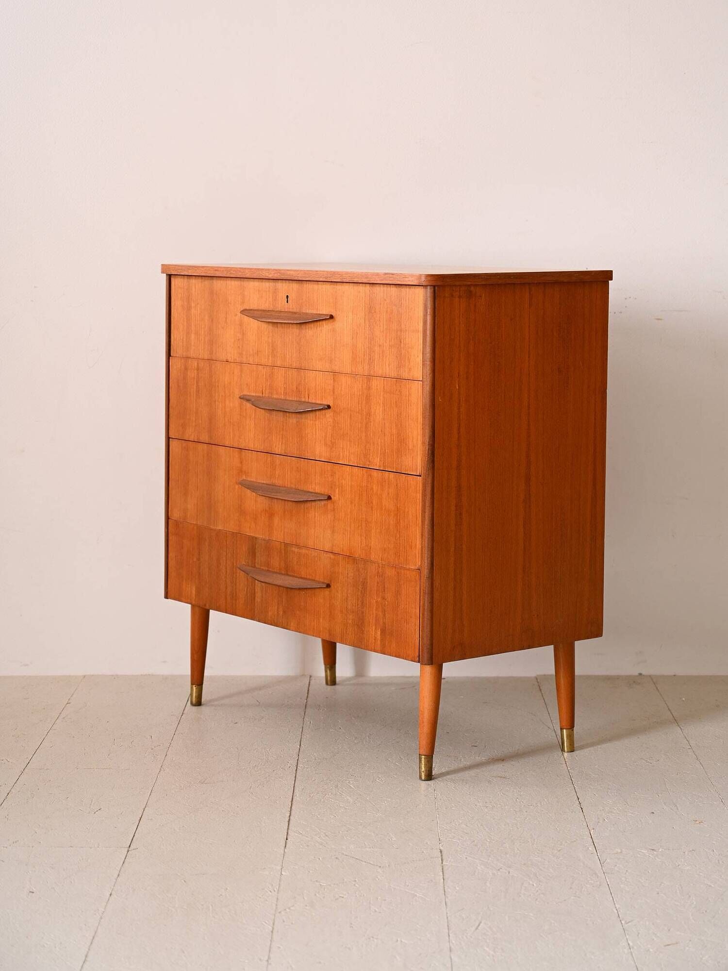 Nordic chest of drawers with wooden handles