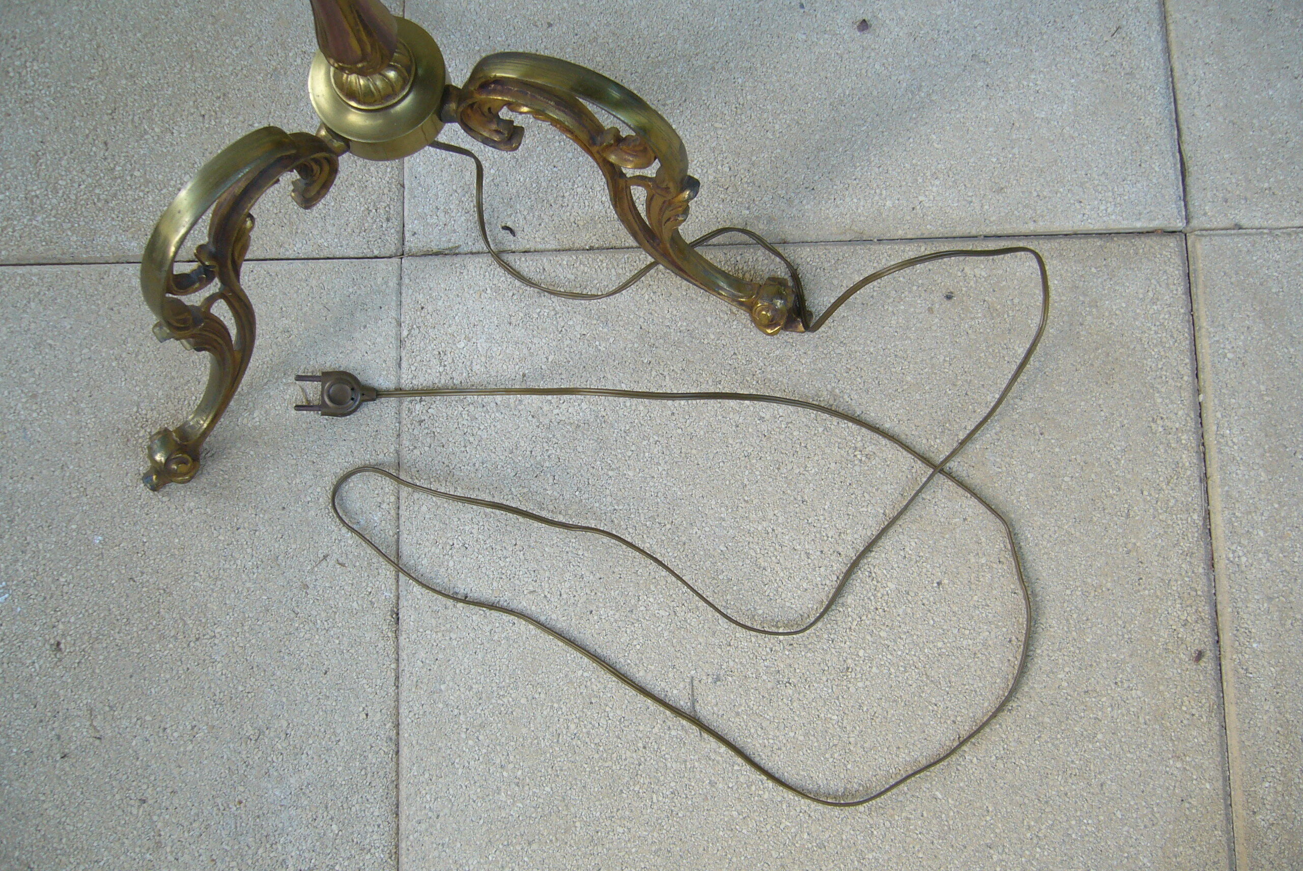 Bronze tripod floor lamp
