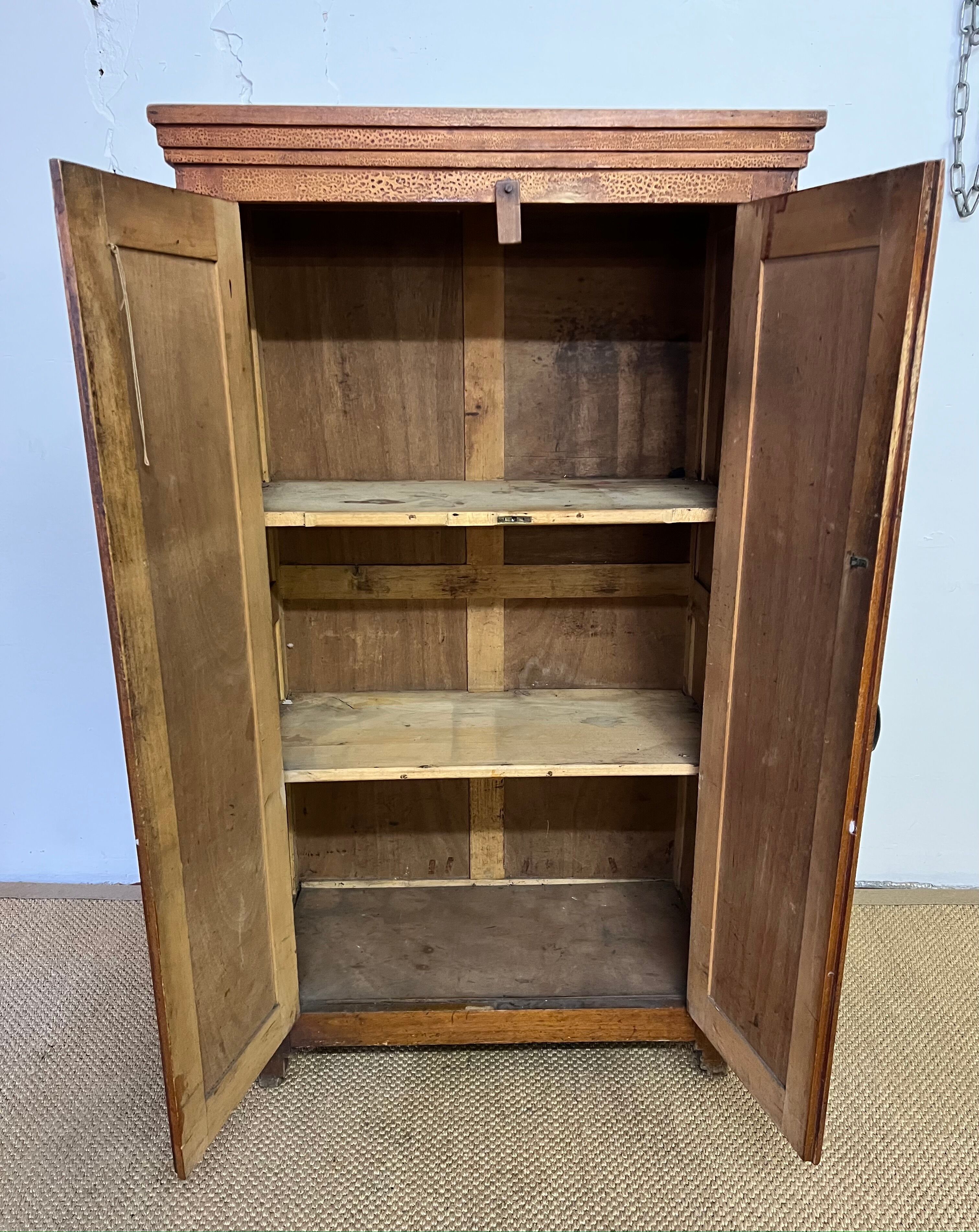 Armoire parisienne vintage