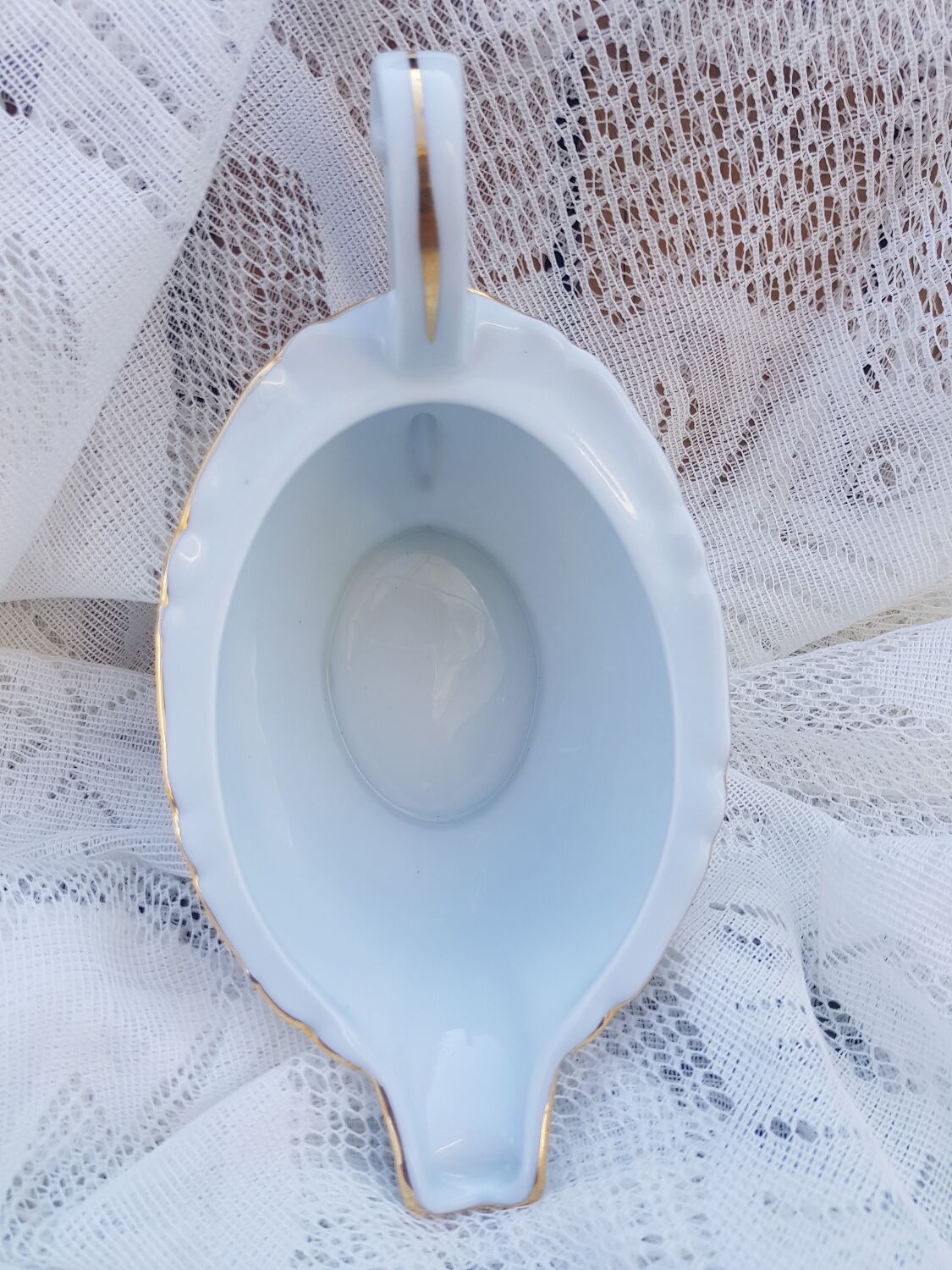 Porcelaine du berry gravy boat