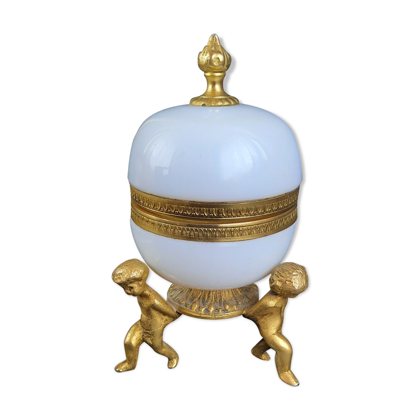 Egg box opaline on footouche