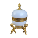 Egg box opaline on footouche