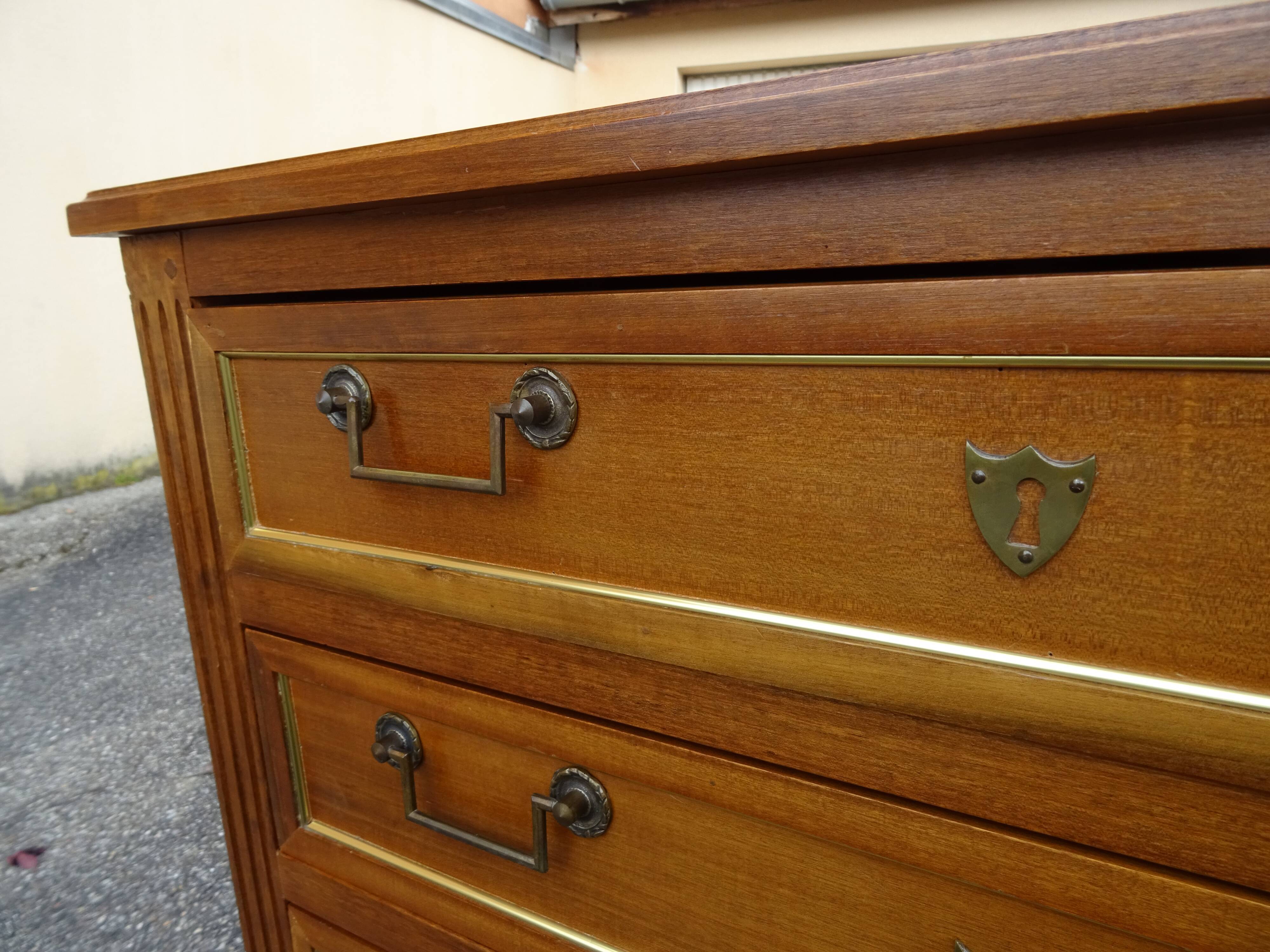 Commode de style directoire bois et laiton
