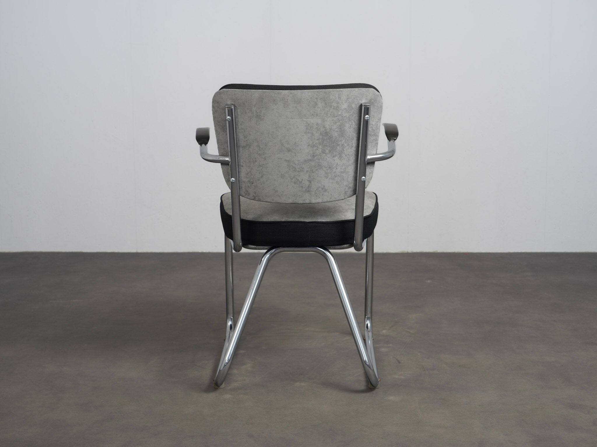 Fauteuil moderniste par Ahrend de Cirkel, Pays-Bas, années 1960.