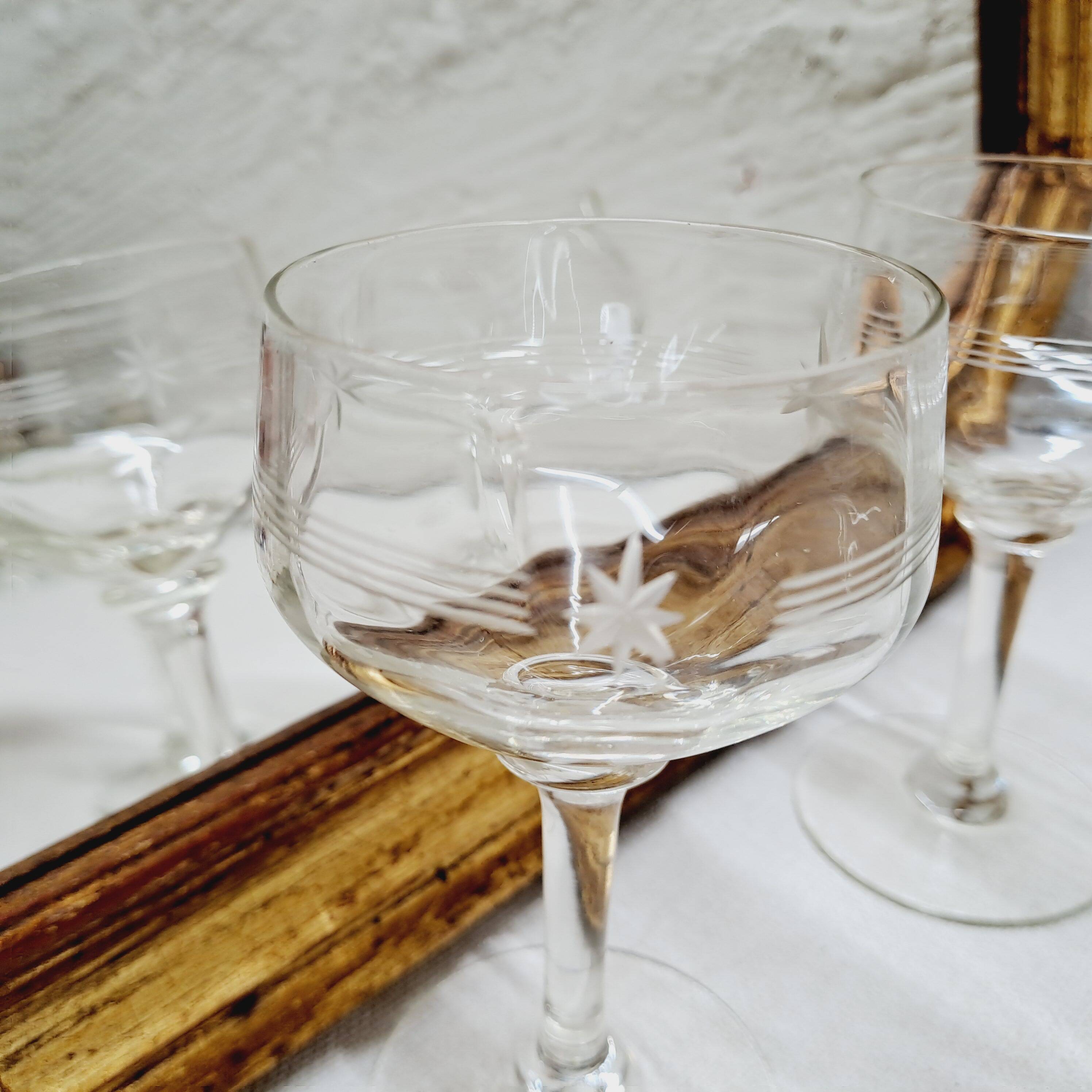 Set of 4 star wine glasses